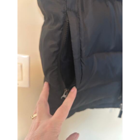 Gap men’s reversible puffer vest with built-in hood, Size L - Picture 7 of 11